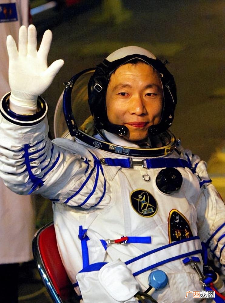 中国航天英雄杨利伟至今仍参与航天员训练 杨利伟简历