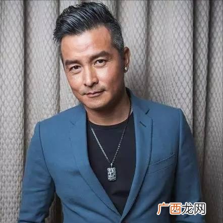 头发白了染留什么发型 五十岁两鬓很多白头发是染还是不染