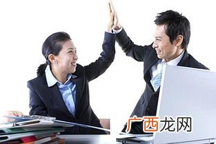 同僚是什么意思,愿与同僚共分此乐什么意思？