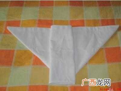 尿布怎么叠成三角裤