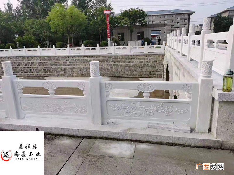 常见的汉白玉石雕栏杆尺寸规格 汉白玉栏杆多少一米
