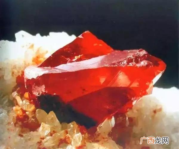 戴朱砂有什么好处  朱砂手镯的功效与作用佩戴禁忌