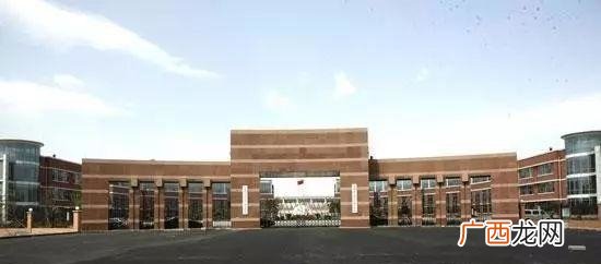 指小院学员摆脱学校大门,前往北京五环内热闹地区 进城是什么梗
