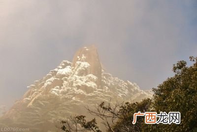 忽闻海上有仙山下一句,六宫粉黛应如是全诗？