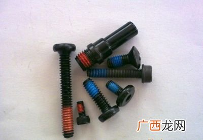 螺丝哪边是紧哪边是松,拧紧螺栓顺序口诀？