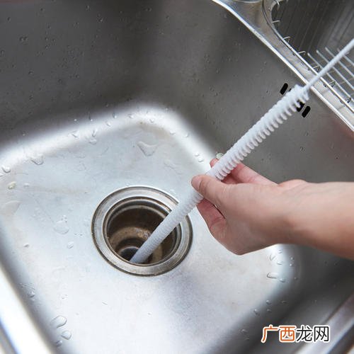 水管堵了用什么疏通,水管漏水用什么堵住比较合适？