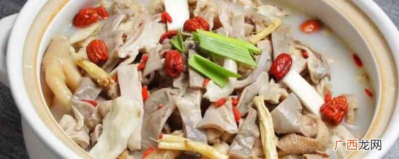 小火炖10分钟后,关火,撒点香菜和胡椒粉,可食用 春天适合的营养汤