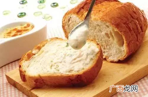 面包可以放冰箱吗,面包可以在冰箱里保存多久？