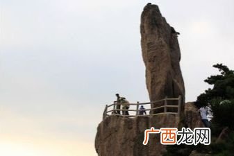 飞来石的由来,云南怒江飞来石原由?