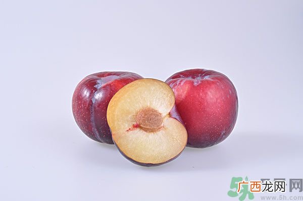 黑布林是李子吗,黑布林李子gi值？
