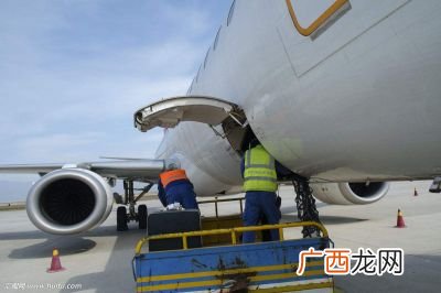 怎么办托运飞机,我想请问一下机场托运的具体步骤？