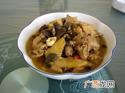小鸡炖蘑菇的做法,炖鸡香菇要焯水吗？