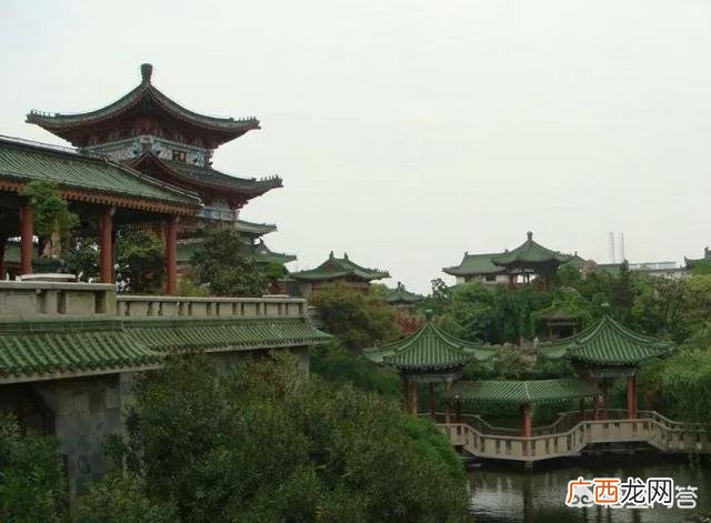 具答之的具是什么意思,《滕王阁序》中“四美具，二难并”是什么意思？