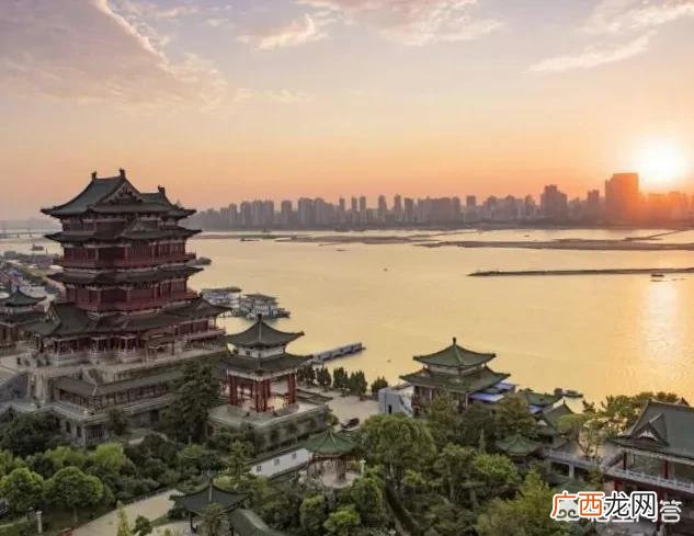 具答之的具是什么意思,《滕王阁序》中“四美具，二难并”是什么意思？