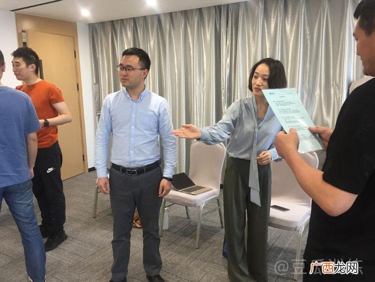 如何快速提高情商说话技巧 怎么提高自己的情商和口才