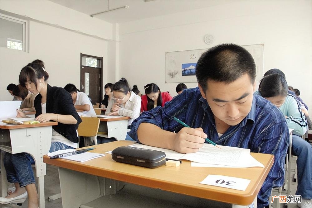 这些人都去了哪了？ 公务员为什么每年招那么多人