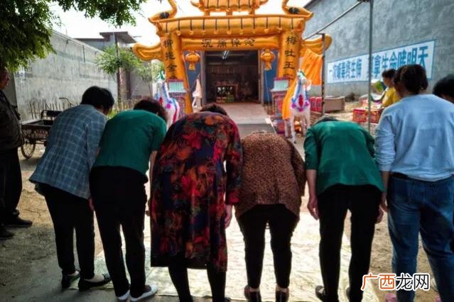 人去世后选择守灵人的规矩和禁忌 守灵的人一般是什么人