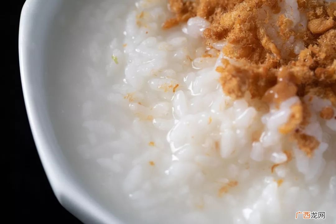 香弹煮是蒸米饭吗,电饭煲蒸米是大火还是小火？