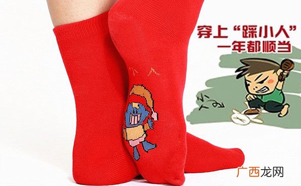 整治小人最快见效法 写小人的姓名放鞋里踩