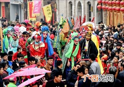 什么是赶庙会,庙会到底是干什么,请简洁回答？