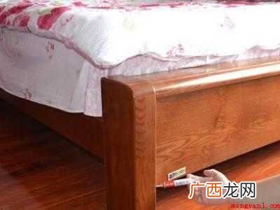 怎样防止蟑螂爬到床上来