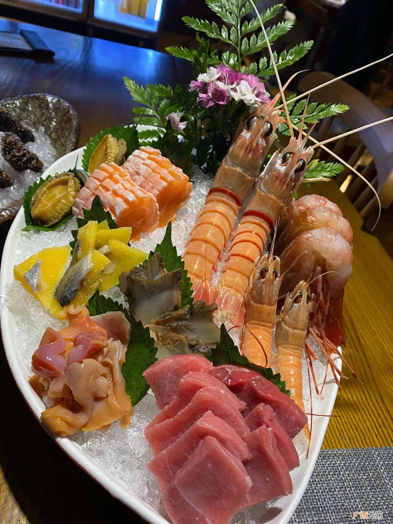 哪种鱼肉是可以生吃的 三文鱼肉和虹鳟鱼肉的区别图