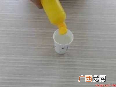 白衬衫染色了怎么变白