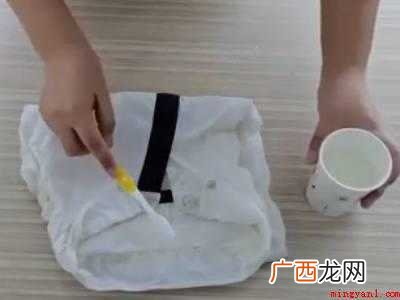 白衬衫染色了怎么变白