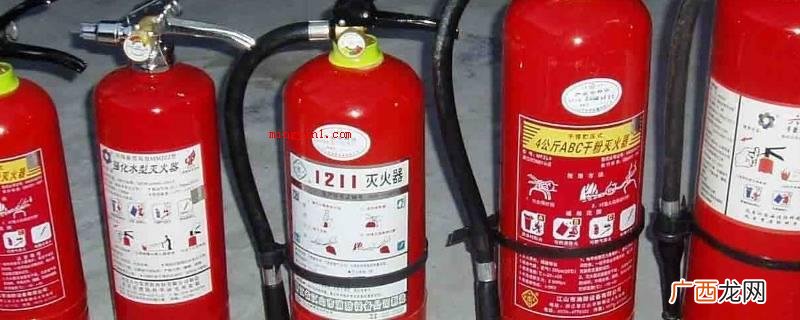 借助室息作用和一部分制冷作用灭火 二氧化碳灭火器主要靠什么灭火