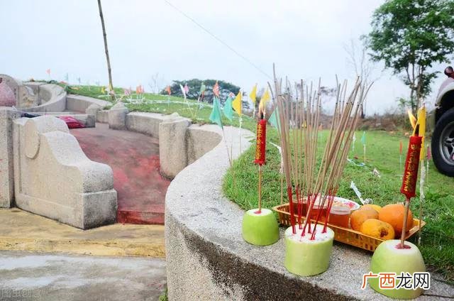 中国传统祭祀祖先用品的讲究 上坟用的祭祀用品有什么