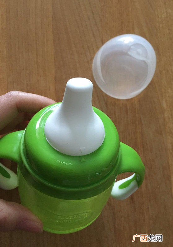 学饮杯和鸭嘴杯的区别,学饮杯跟鸭嘴杯是啥区别?
