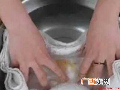 李子水染到衣服上怎么办