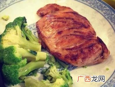 香煎鸡胸肉热量,100克鸡胸多少碳水？