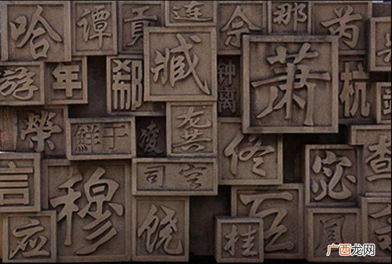 有姓母的这个姓氏吗,百家姓有姓母的吗？有的话请详细一点？