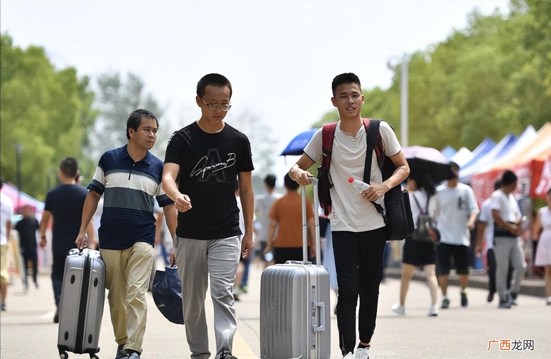 全国各地大一新生入学时间已定 大学新生入学是几月份