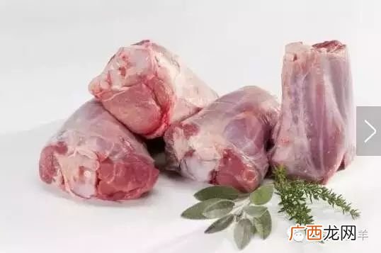 新鲜羊肉买回来怎么处理,如果新鲜羊肉不放在冰箱里该怎么处理保鲜？是腌上还是？