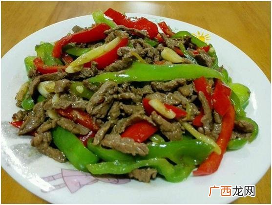 青椒牛肉怎么炒,青椒炒牛肉用什么炝锅好？