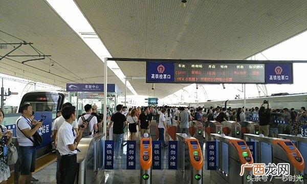 高铁同站换乘怎么换,高铁换普铁需要出站吗？