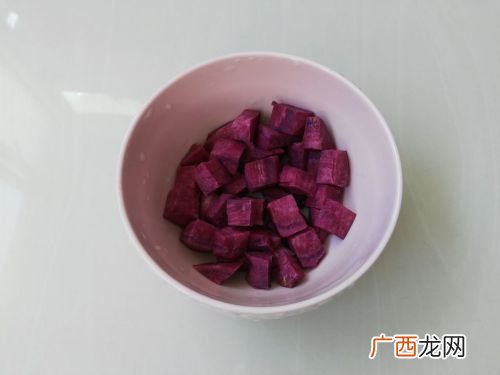 紫薯米是什么米,紫薯米是染色的还是天然的？