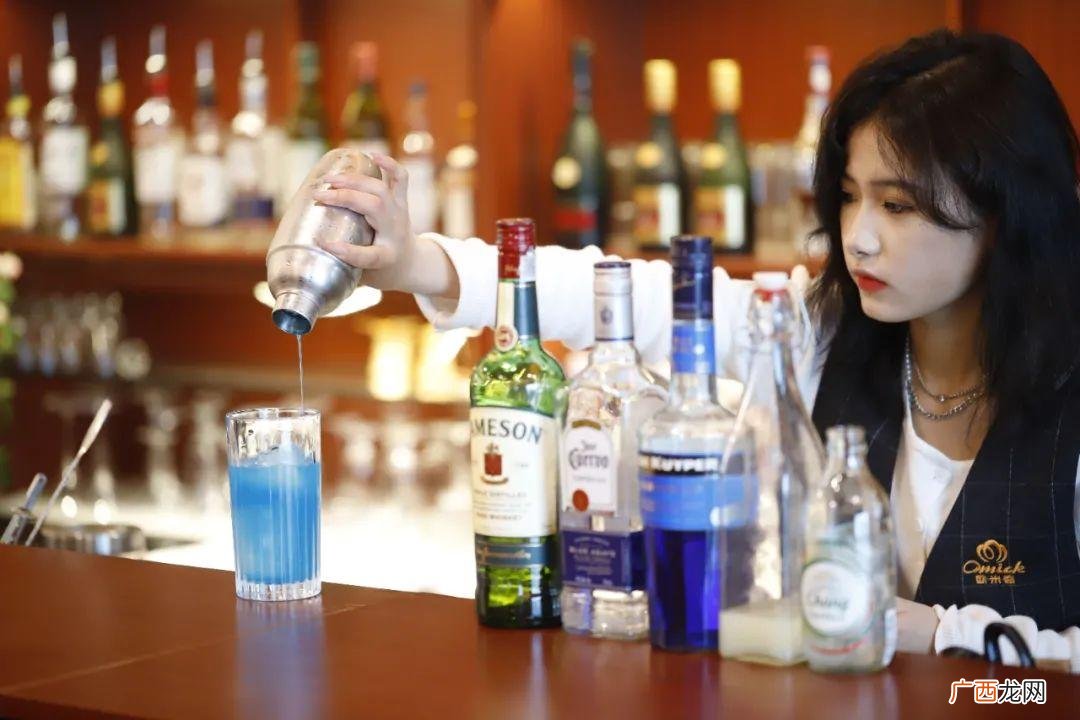 调酒师发展前景及就业方向 调酒师这个行业前景怎么样