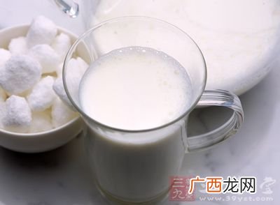 脱脂牛奶的功效与作用,纯牛奶和脱脂牛奶哪个好一些？