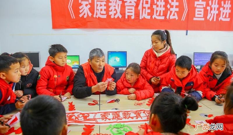 8岁小孩如何开导管教 八岁男孩叛逆期怎么教育方法
