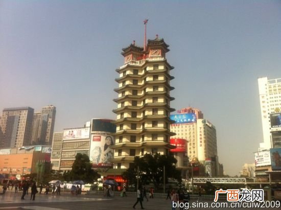 二七塔的由来,二七塔建筑特点与意义？