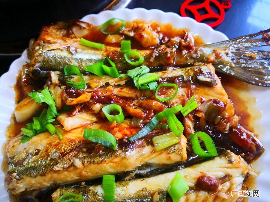 鱼身上这个部位，其实它是宝别不懂吃 鱼子酱怎么做好吃