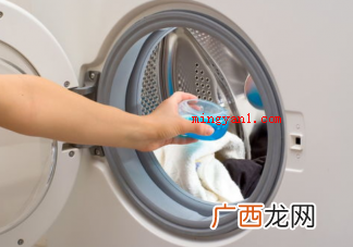 怎么判断洗衣液放多还是放少了 洗衣液和消毒液可以放在一起用吗