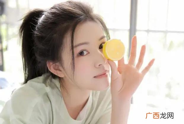 找什么话题和女孩子聊天 如何和女孩子聊天找话题