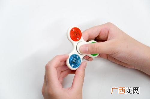 手指陀螺的玩法有哪些,指尖陀螺手指陀螺指尖螺旋是干什么的?