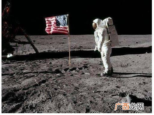 第一个登上月球的人是谁,世界上第一个登上月球的航天员是什么国的谁？