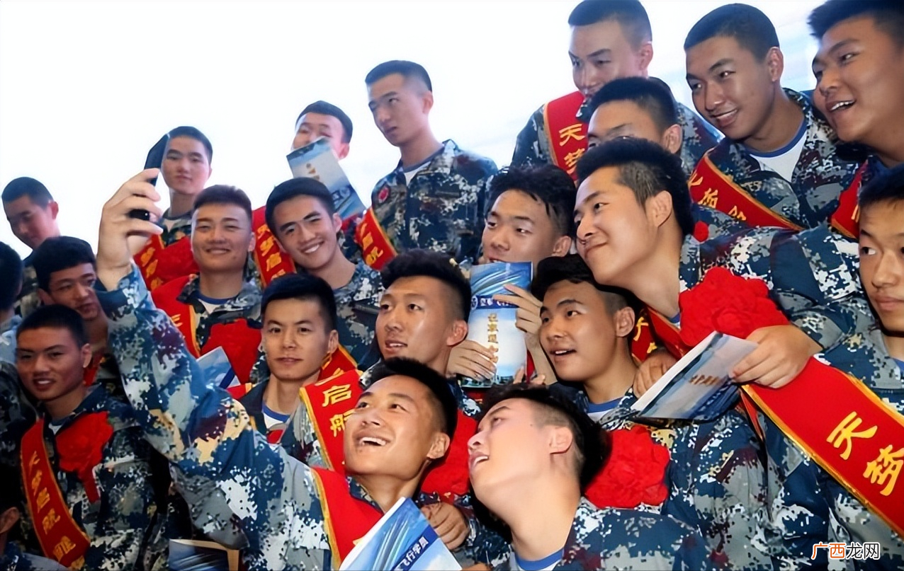 当兵从义务兵当好还是直招士官好 义务兵和直招士官的区别
