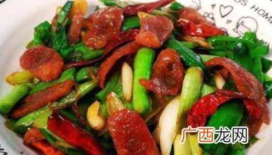 蒜苗炒腊肠怎么炒好吃,腊肠炒蒜苗的家常做法王刚？